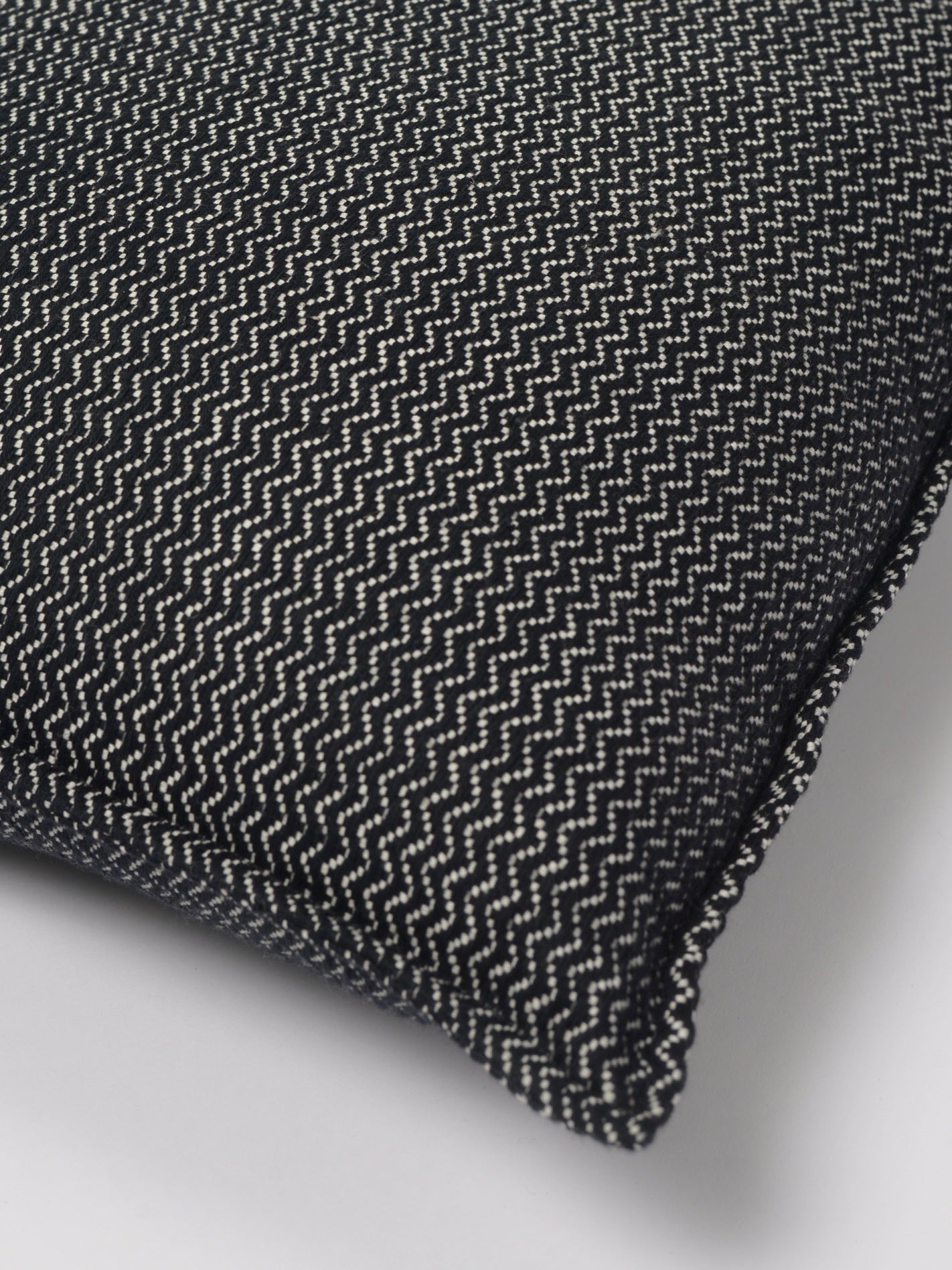 Coussins à chevrons Aïssa Dione pour Timuntu