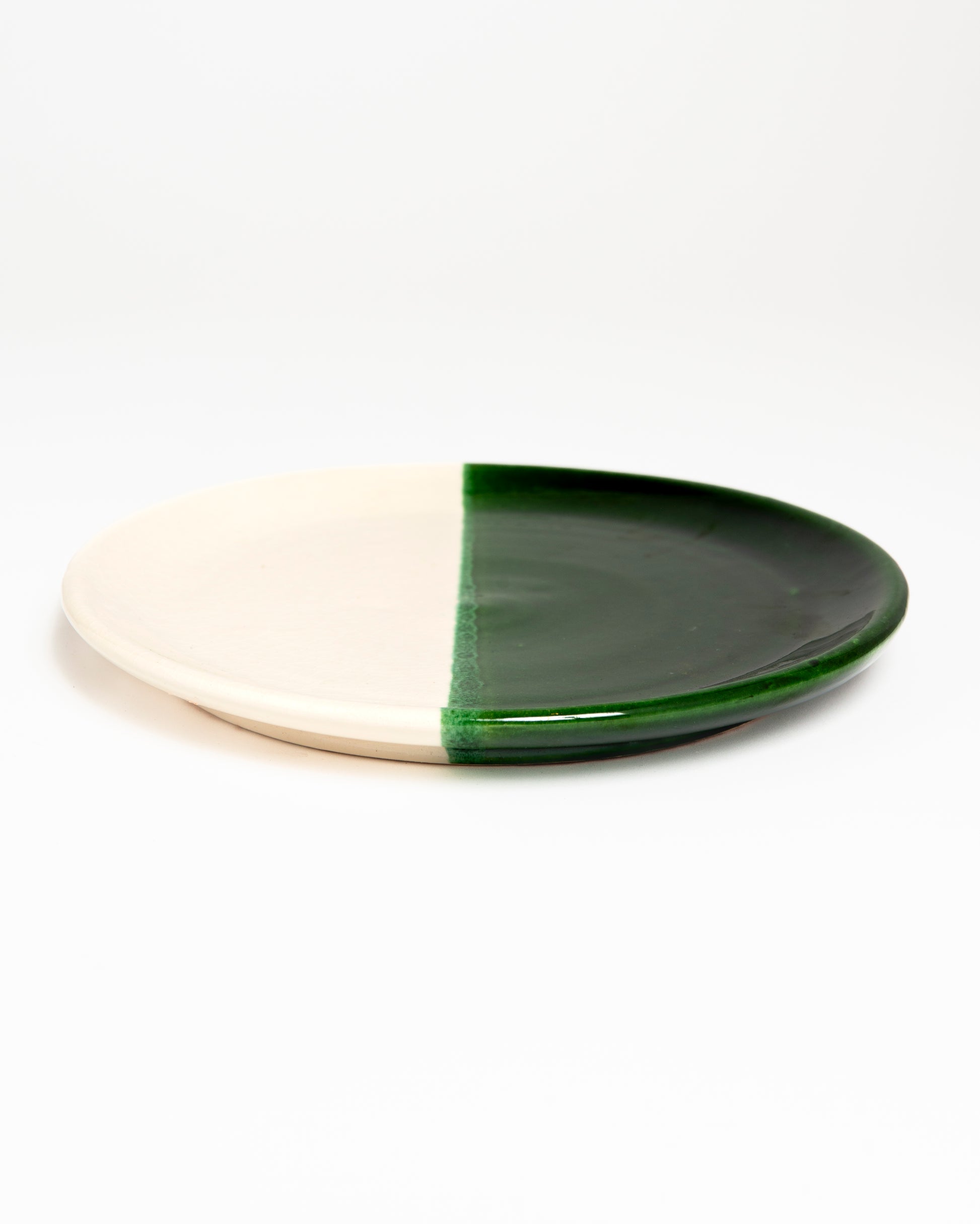 Assiette verte et blanche