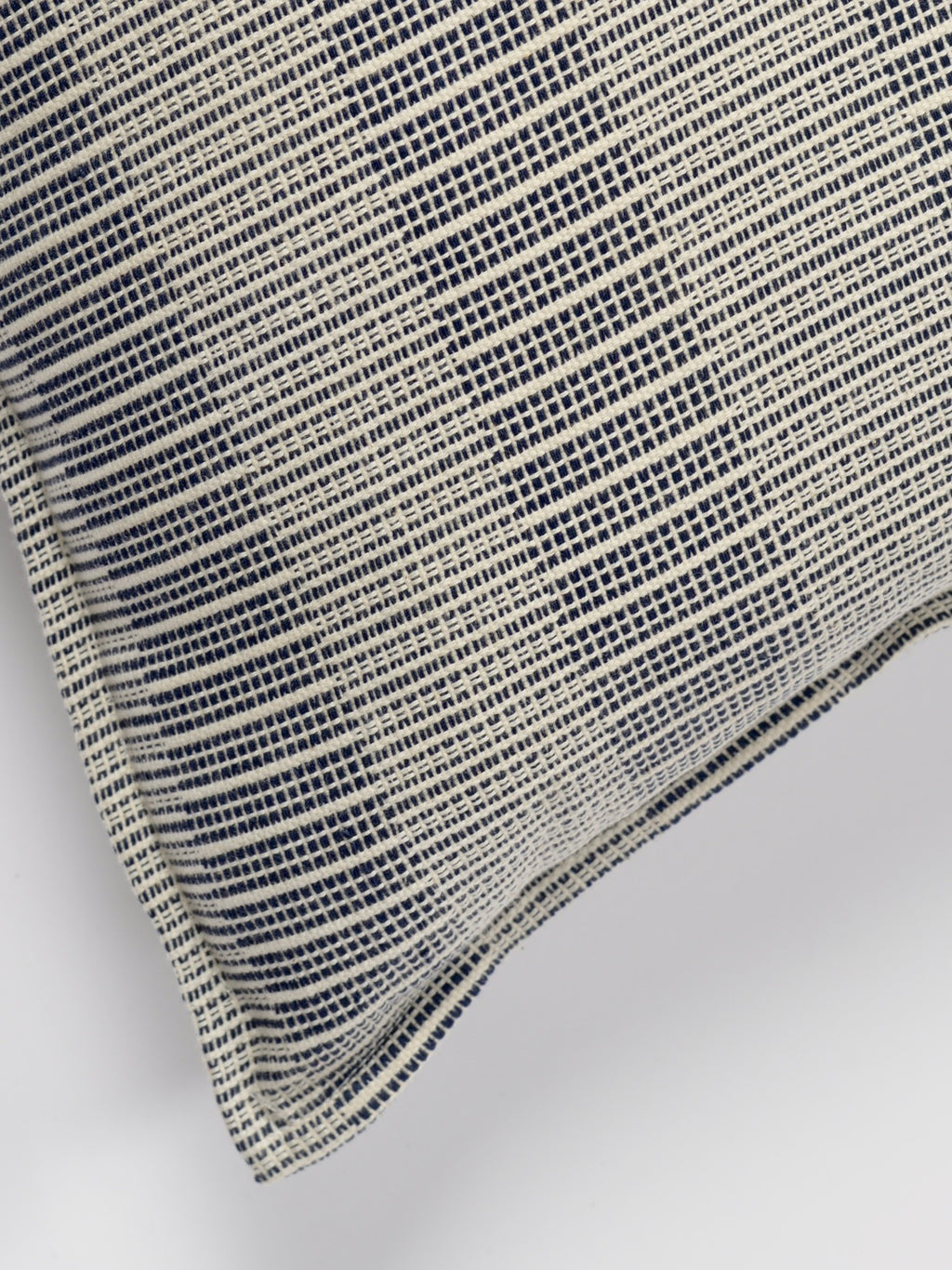 Coussin à rayures Aïssa Dione pour Timuntu