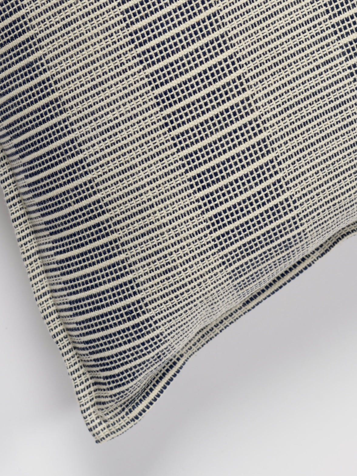 Coussin à rayures Aïssa Dione pour Timuntu