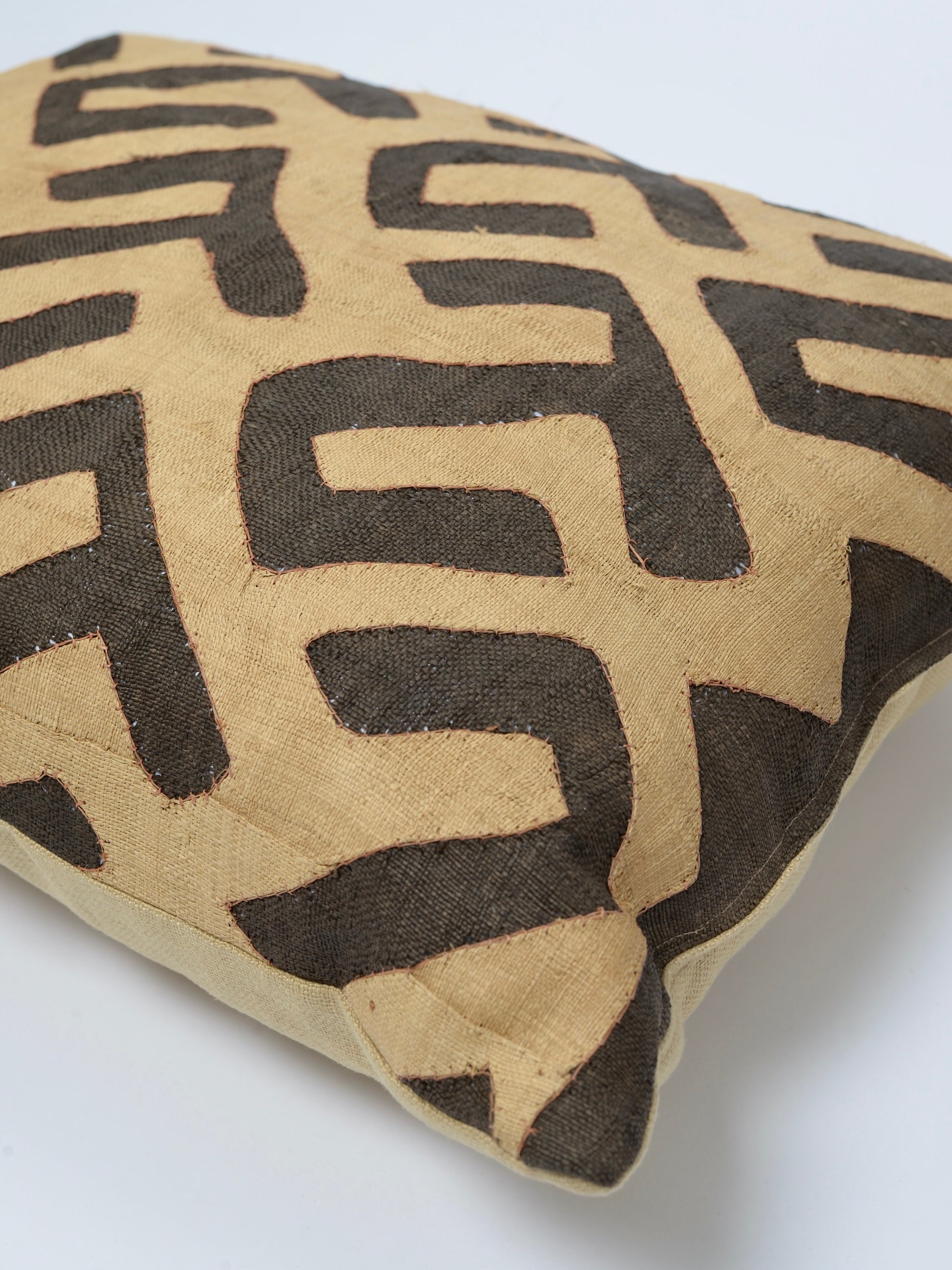 Coussin Ntshak en raphia