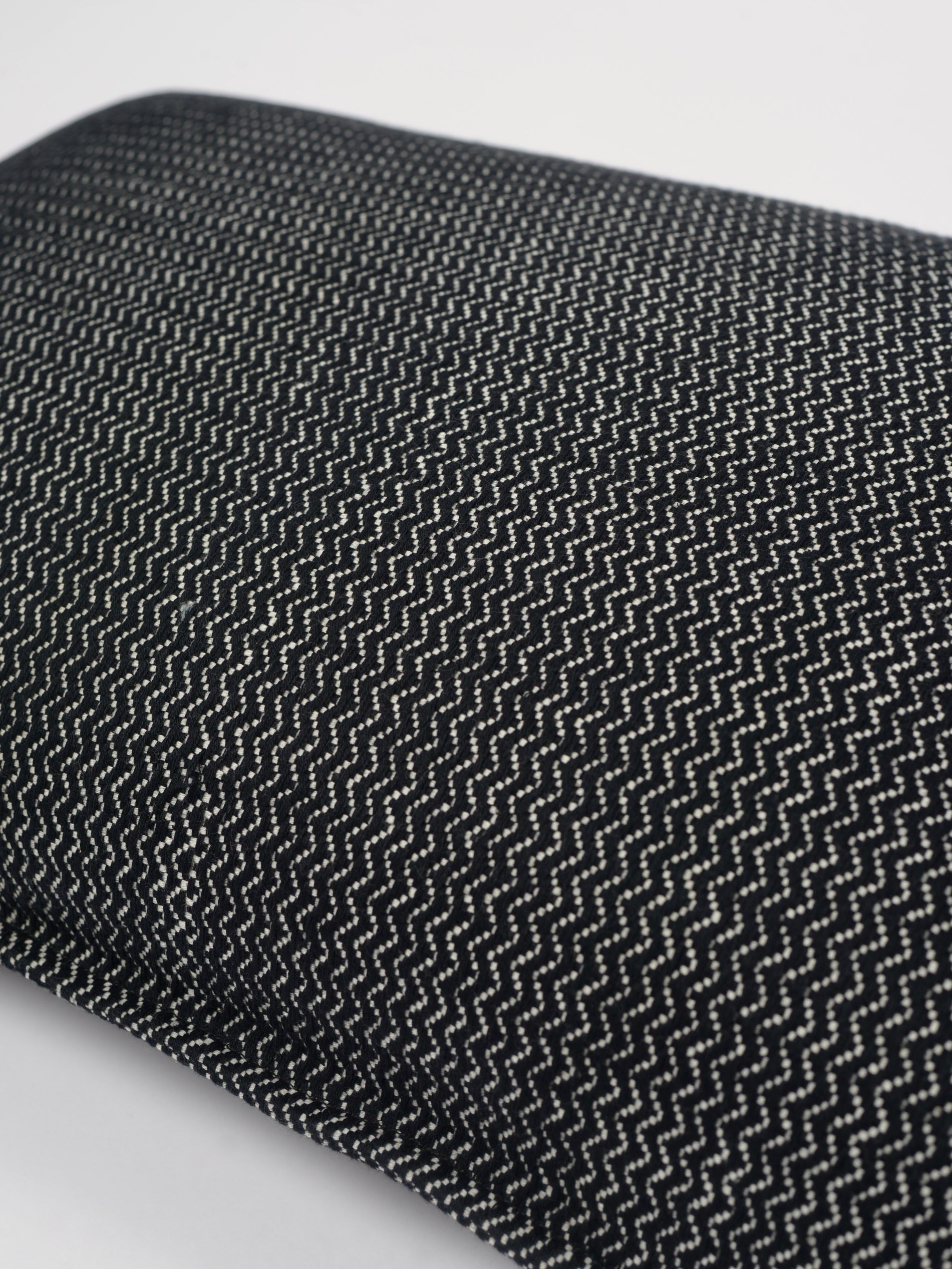 Coussins à chevrons Aïssa Dione pour Timuntu