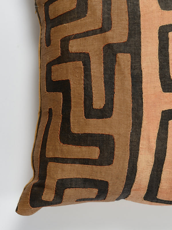 Coussin Ntshak raphia tissé main - Artisanat Congo