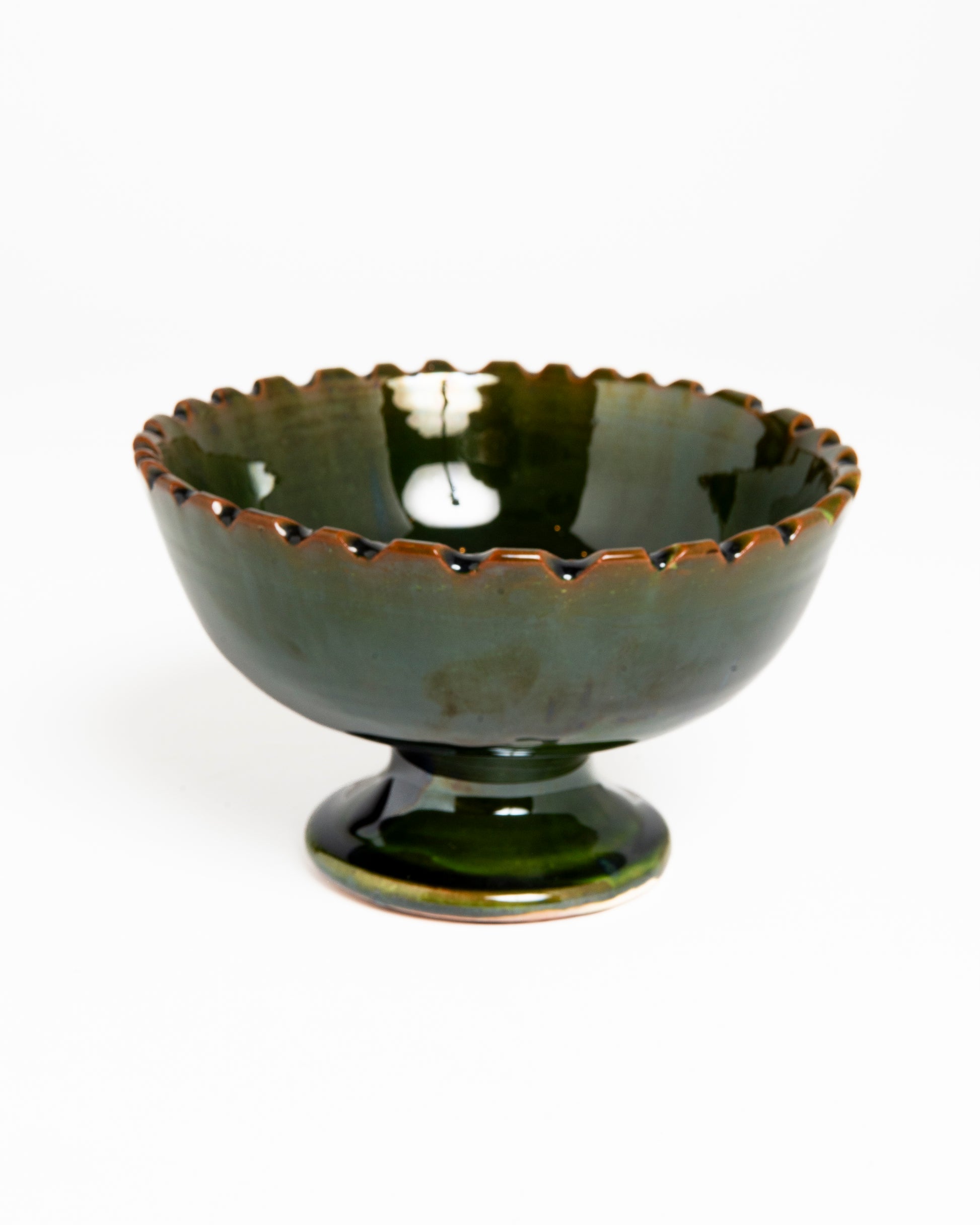 Coupe à bord dentelé