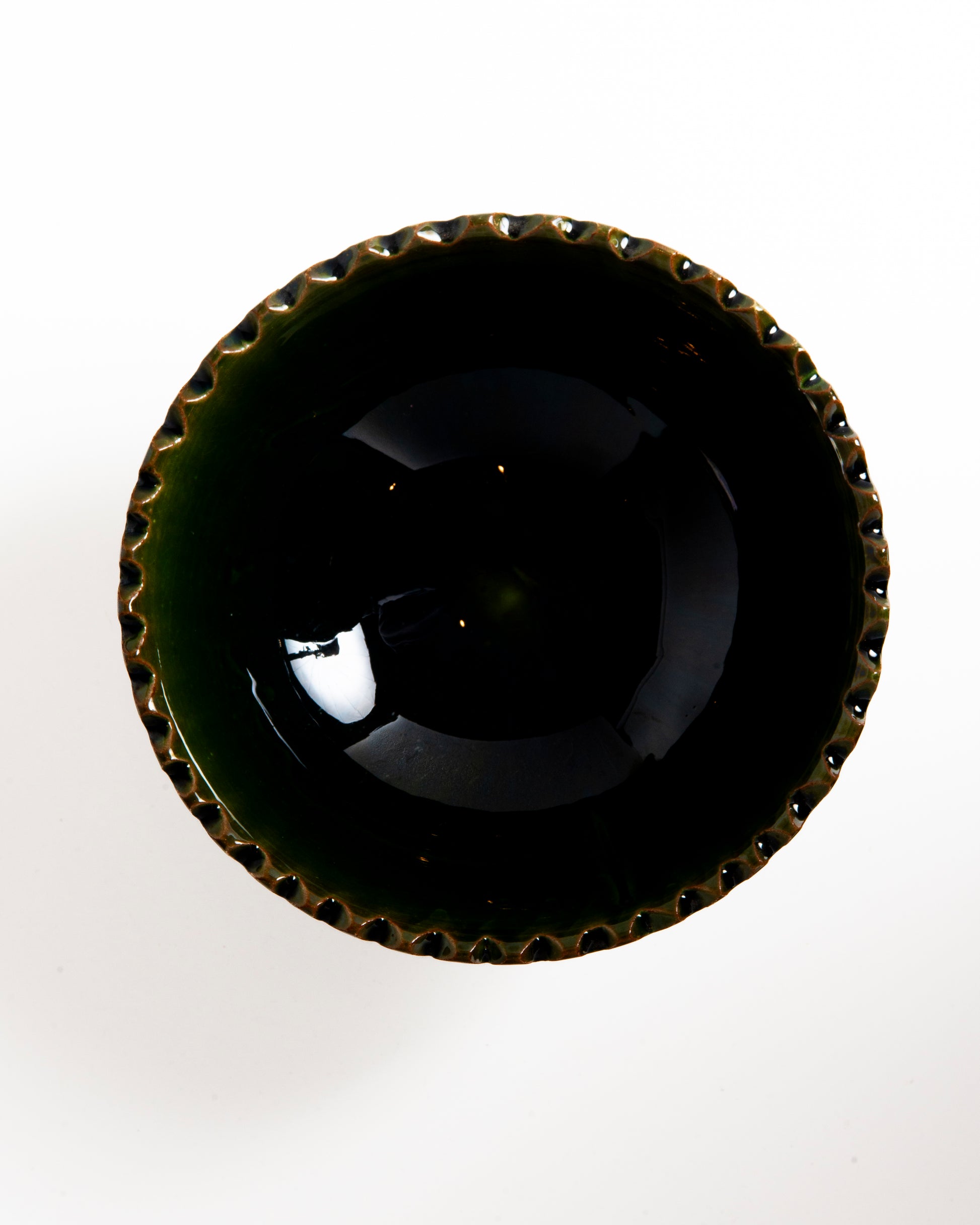 Coupe à bord dentelé