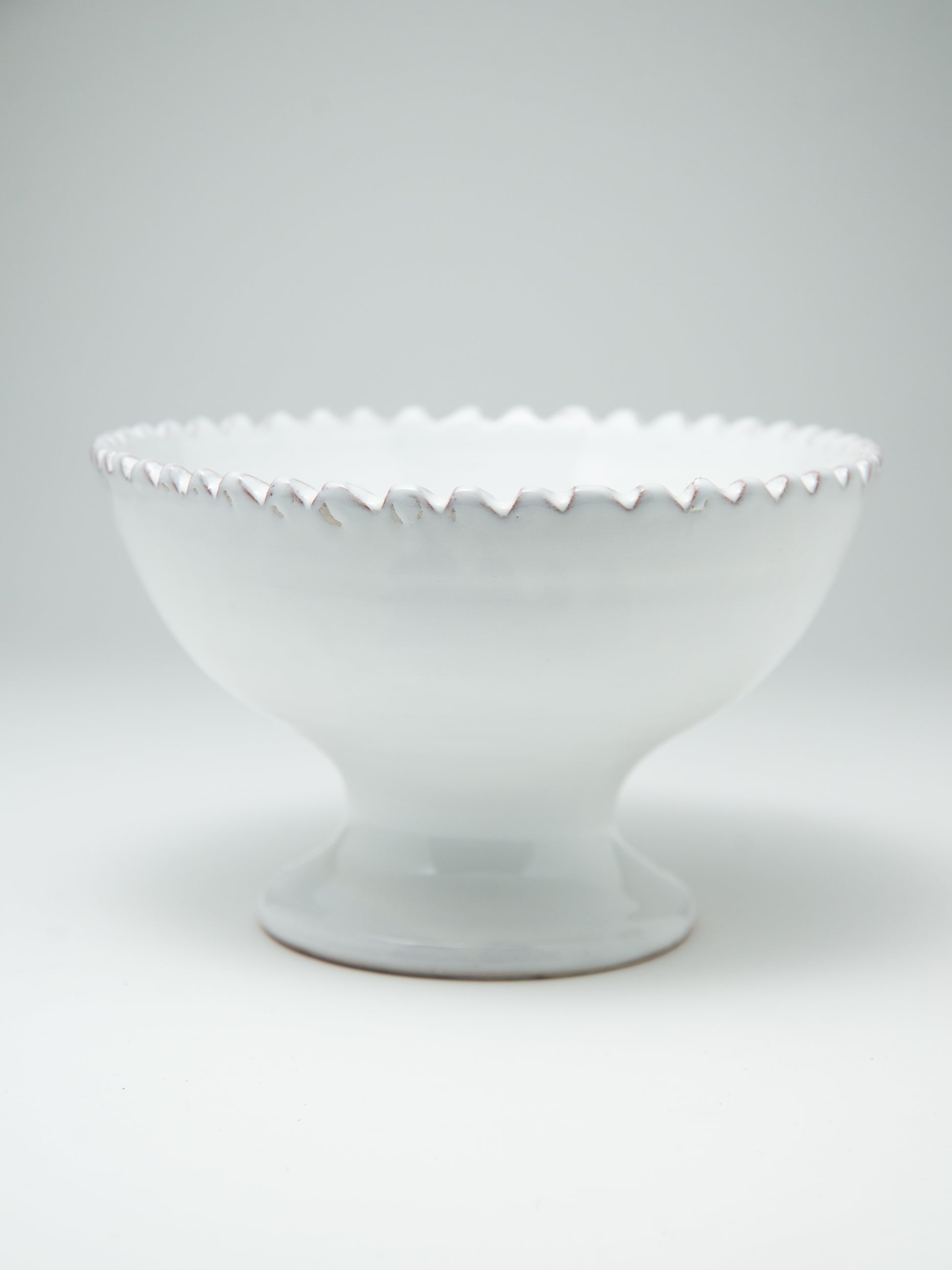 Coupe à bord dentelé