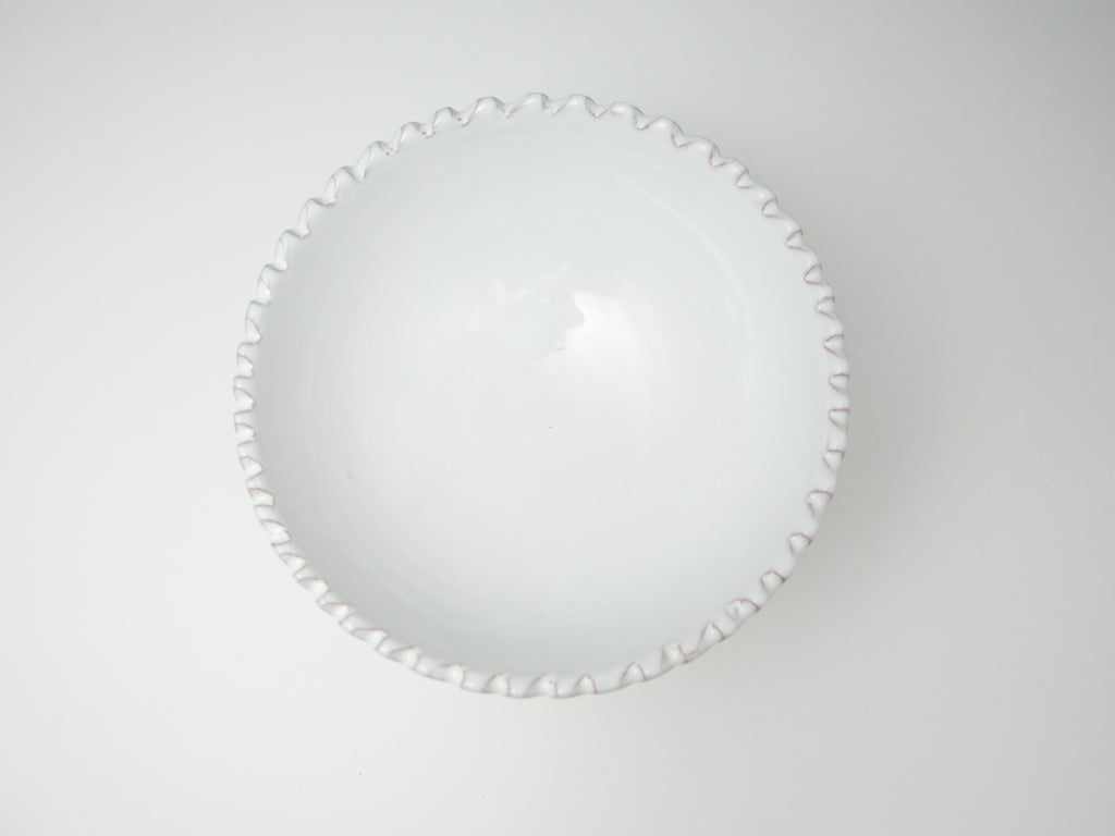 Coupe à bord dentelé