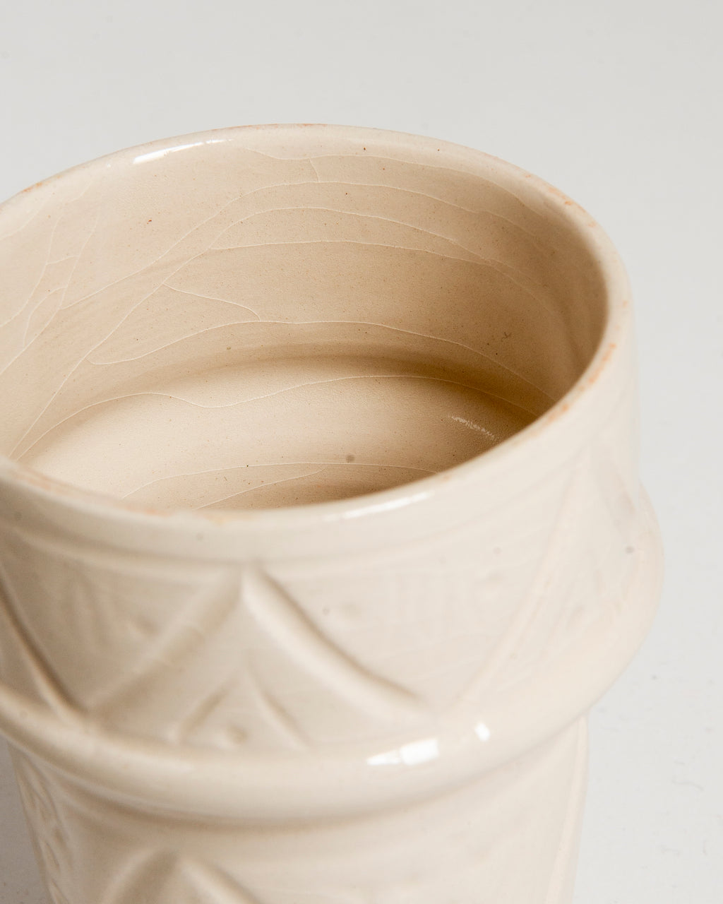 Tasse gravée en céramique