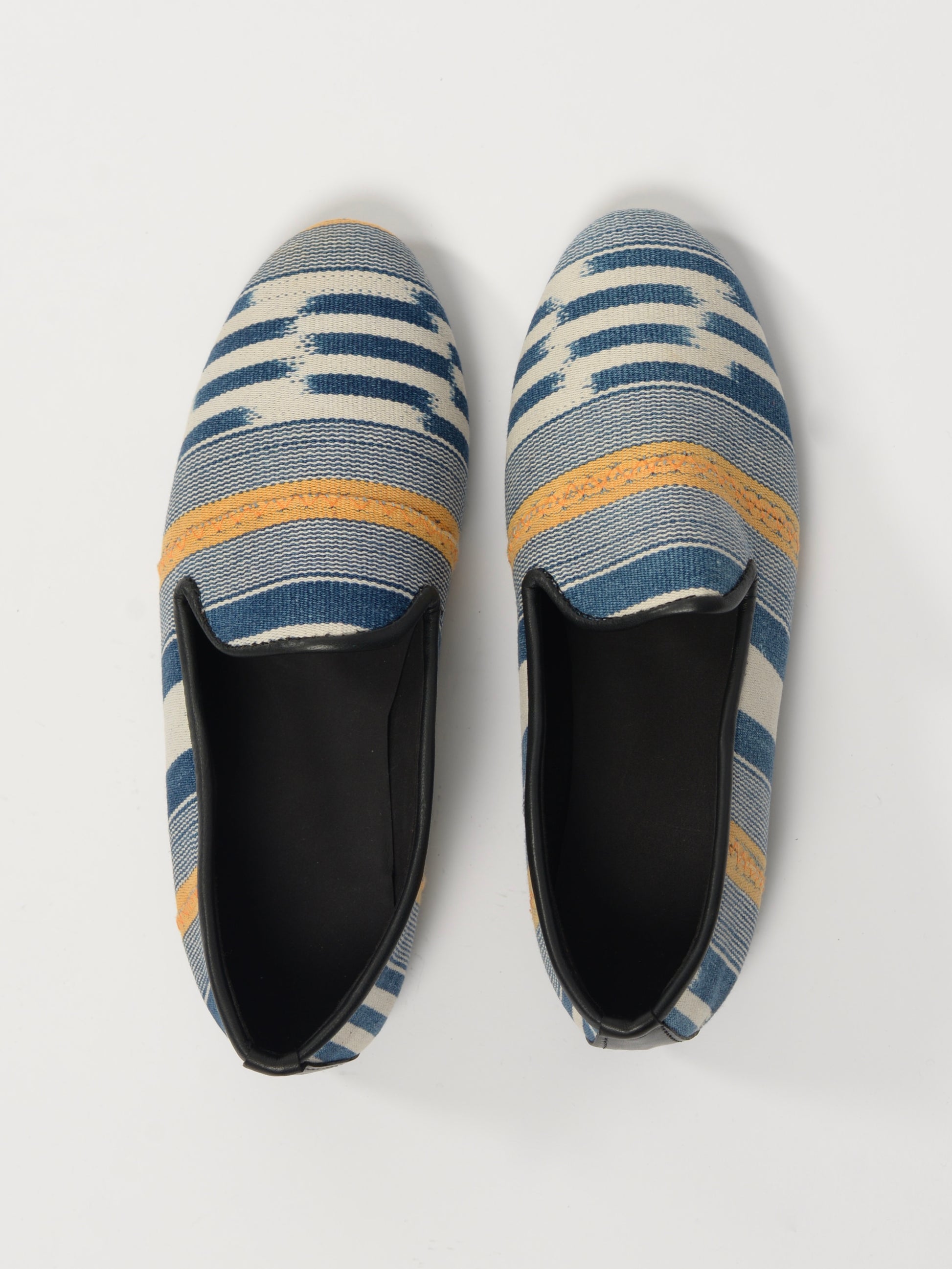 Slippers in Ivorian ikat fabric and leather