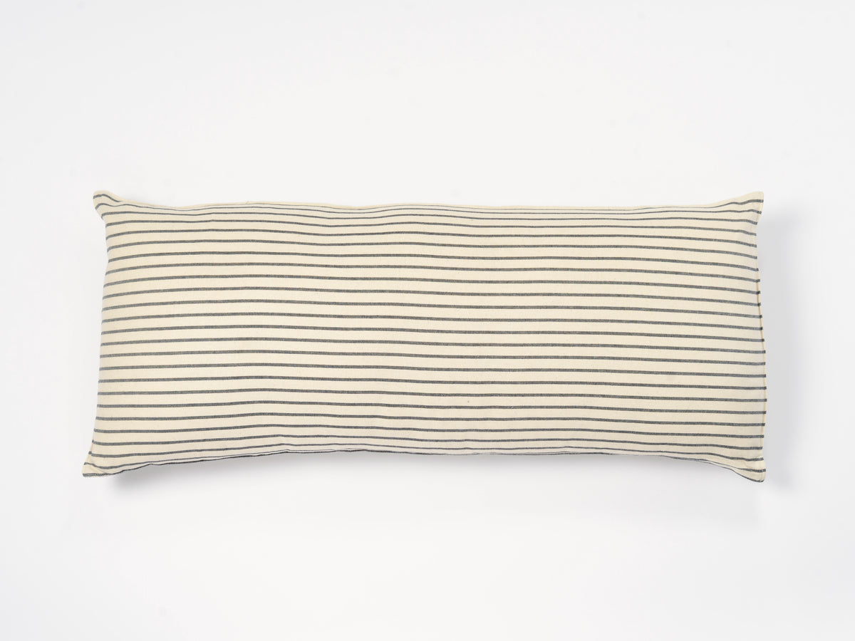 Coussin long Tensira à fines rayures