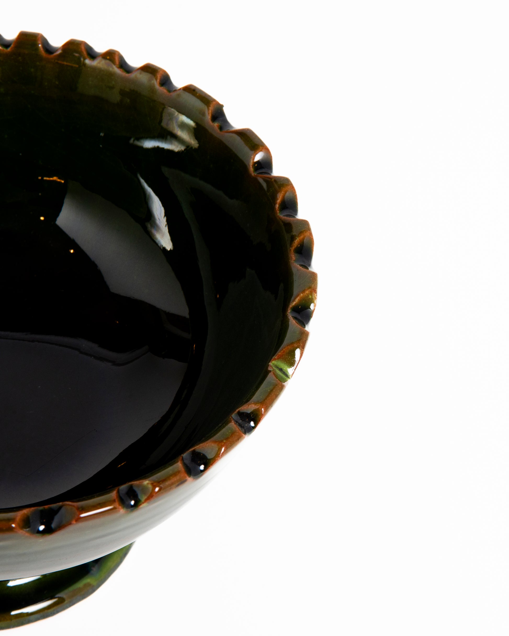 Coupe à bord dentelé