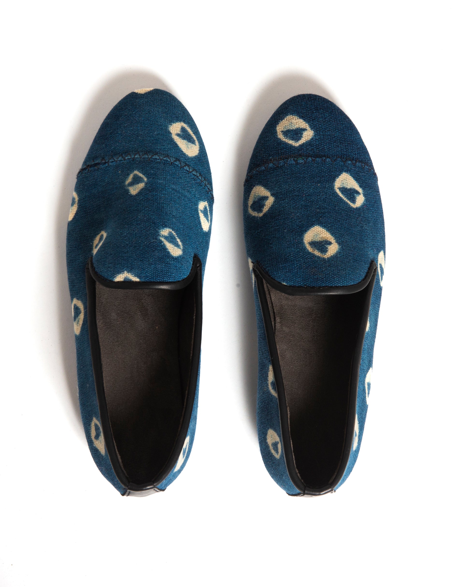 Slippers in Ivorian ikat fabric and leather