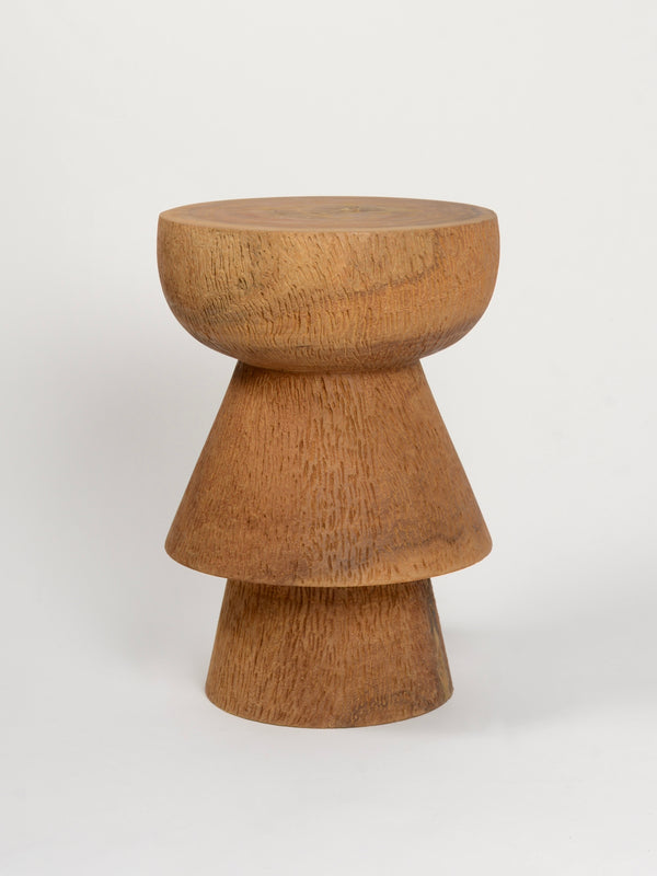 Tabouret TIMUNTU en bois taillé dans la masse