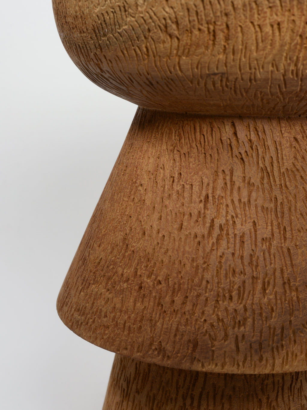 TIMUNTU stool in solid wood
