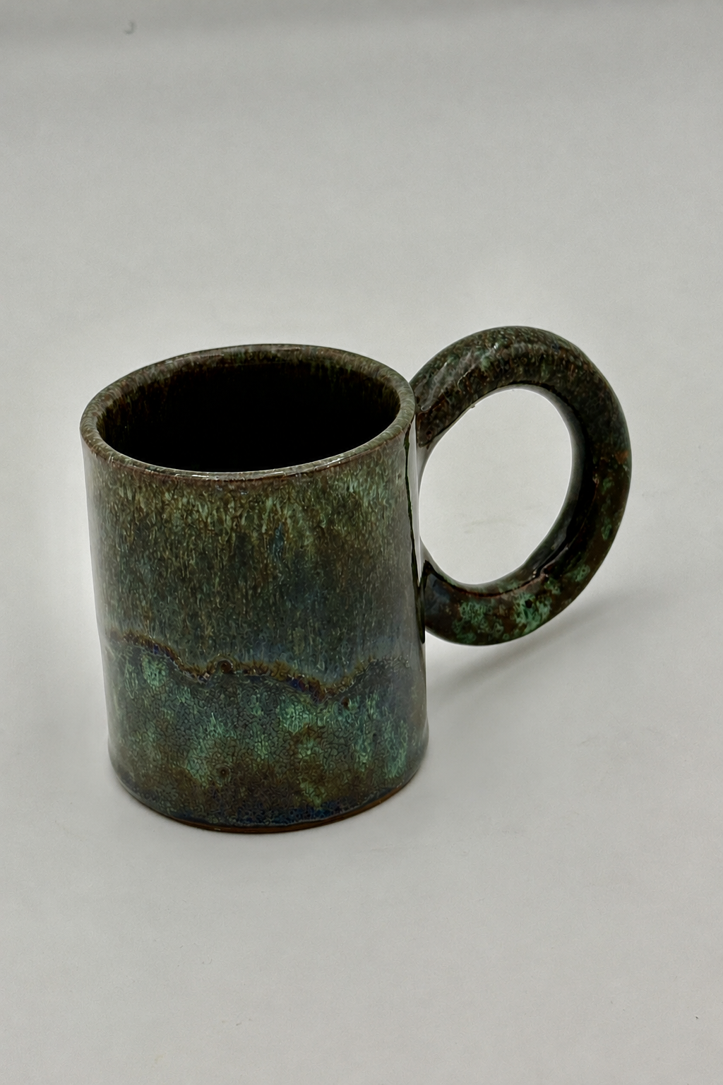 Mug en céramique à grande anse, vue générale